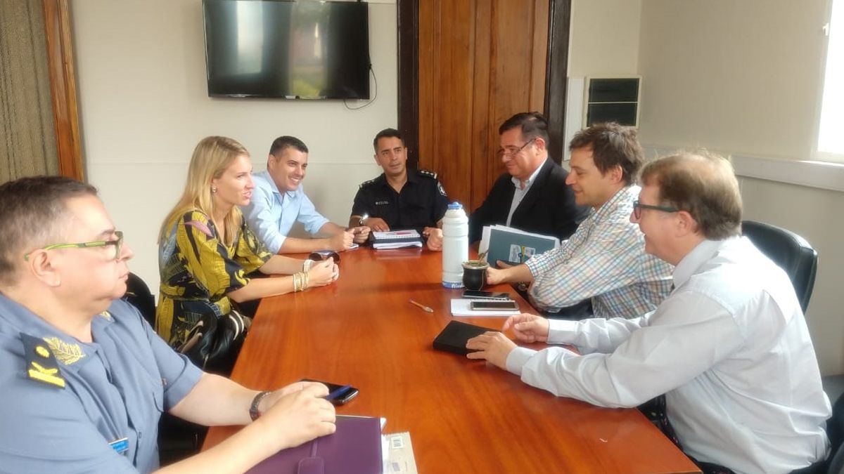 Reuni&oacute;n. Autoridades municipales