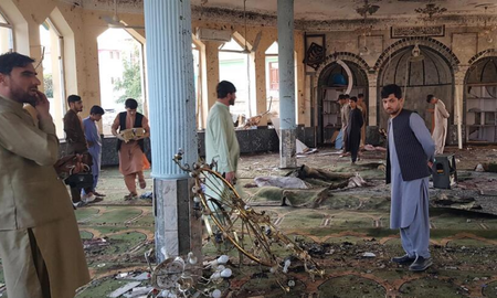 Al menos 18 muertos en un atentado en una mezquita en Afganistán.