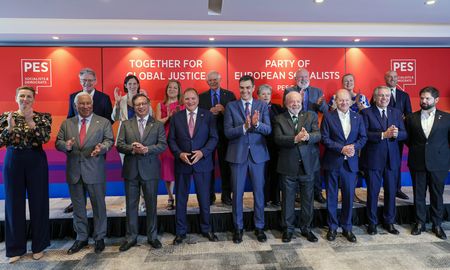 El presidente Alberto Fernández participó esta mañana, en el Hotel Sofitel de Bruselas, Bélgica, de la reunión para jefas y jefes de Estado y Gobierno del arco del progresismo dentro de la UE y la CELAC, organizada por el Partido de los Socialistas Europeos (PES). El presidente Alberto Fernández participó esta mañana, en el Hotel Sofitel de Bruselas, Bélgica, de la reunión para jefas y jefes de Estado y Gobierno del arco del progresismo dentro de la UE y la CELAC, organizada por el Partido de los Socialistas Europeos (PES).