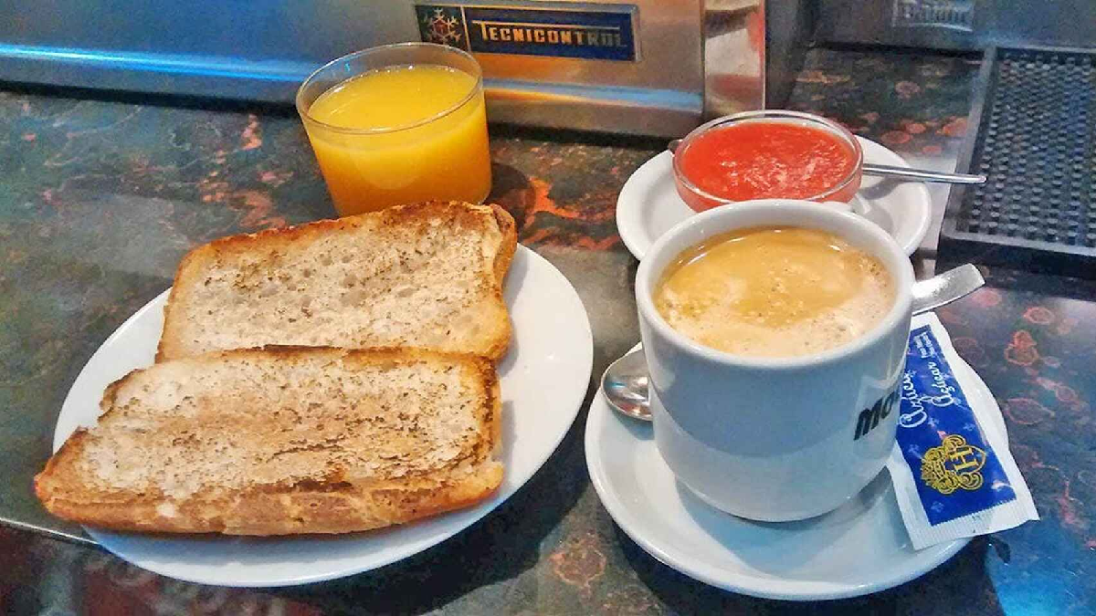 El desayuno clásico es de los más populares y consumidos. 