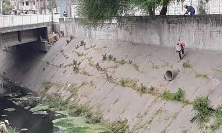 Escucharon gritos desgarradores en un canal, bajaron y se encontraron con una fiesta sexual Escucharon gritos desgarradores en un canal, bajaron y se encontraron con una fiesta sexual