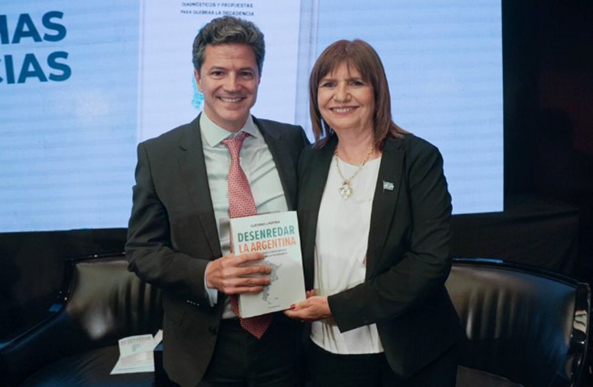 En su lengua madre, el santafesino Luciano Laspina le aseguró al think thank americano Wilson Center que “tenemos el respaldo político, los números en ambas cámaras y el apoyo social para impulsar cambios desde el principio”. En su lengua madre, el santafesino Luciano Laspina le aseguró al think thank americano Wilson Center que “tenemos el respaldo político, los números en ambas cámaras y el apoyo social para impulsar cambios desde el principio”.