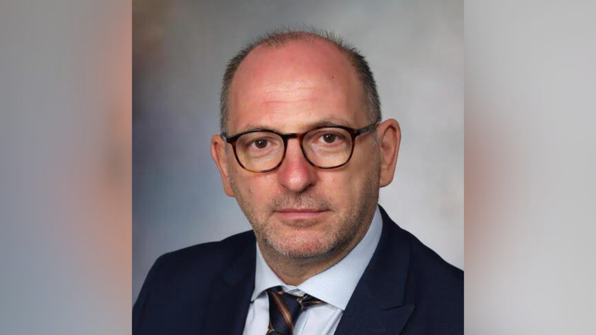 El cirujano Elli emplea la robótica en las intervenciones que encabeza. El cirujano Elli emplea la robótica en las intervenciones que encabeza.