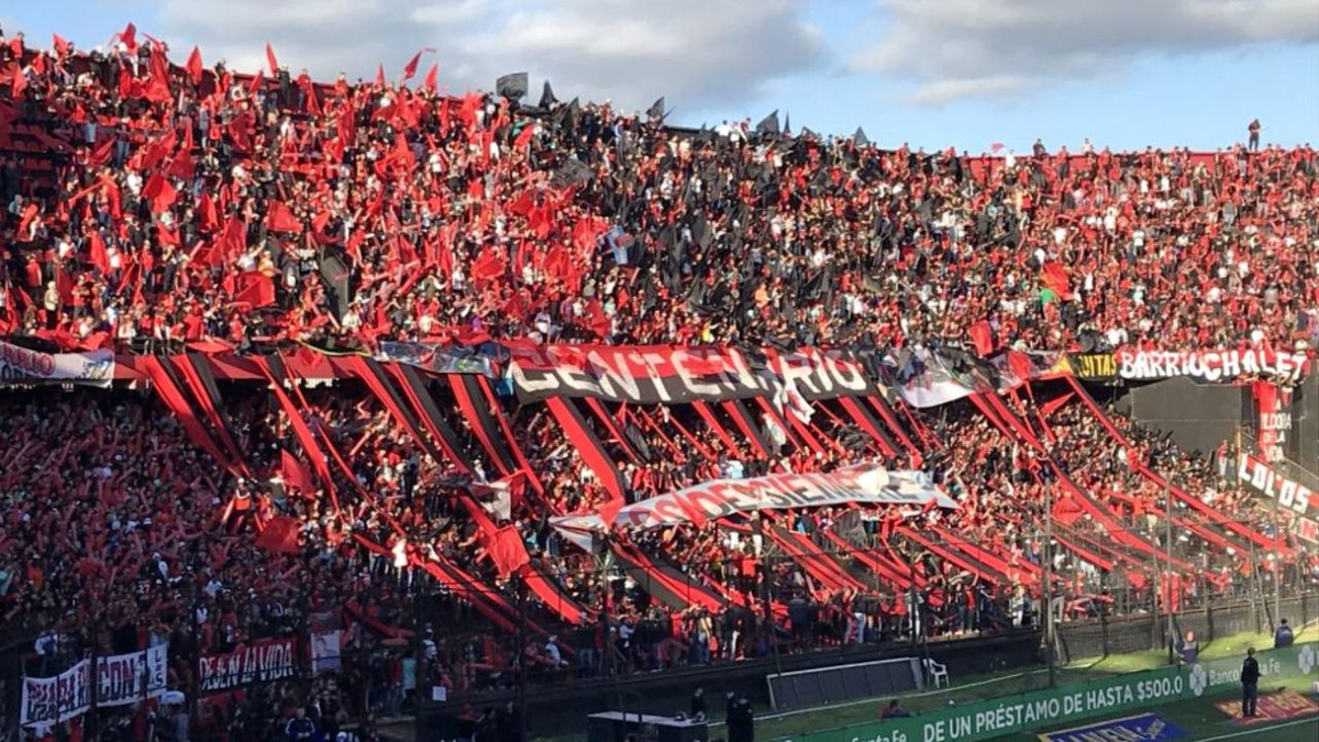 El estadio de Colón será todo rojo y negro. El estadio de Colón será todo rojo y negro.