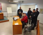 Valdés, el primero desde la izquierda, en la audiencia en Villa Constitución en la que fue imputado por encubrimiento y ocultamiento de elementos de prueba, entre otros delitos. Valdés, el primero desde la izquierda, en la audiencia en Villa Constitución en la que fue imputado por encubrimiento y ocultamiento de elementos de prueba, entre otros delitos.