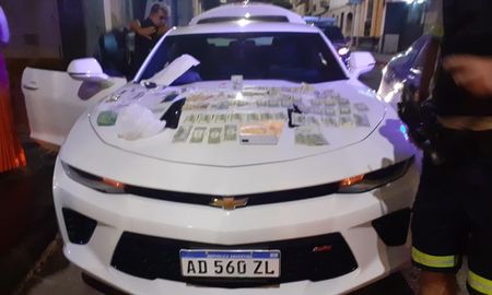 El vehículo lujoso fue secuestrado en un procedimiento en la ciudad de Córdoba. El vehículo lujoso fue secuestrado en un procedimiento en la ciudad de Córdoba.