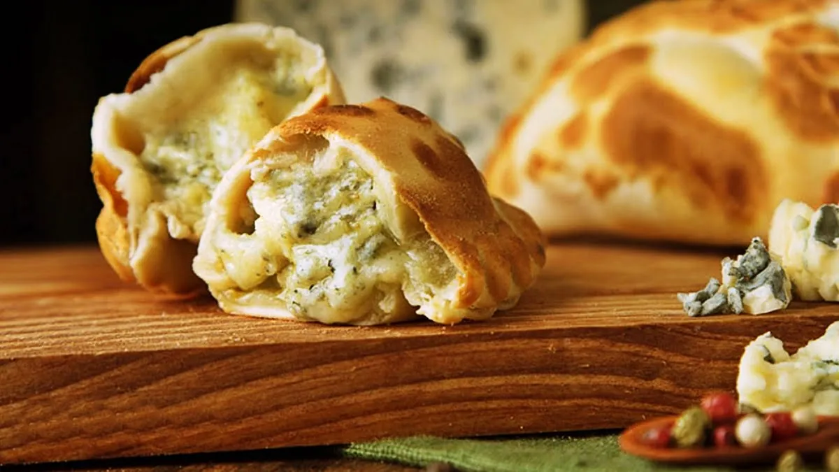 Empanadas de queso y cebolla: el bocado perfecto para compartir y disfrutar