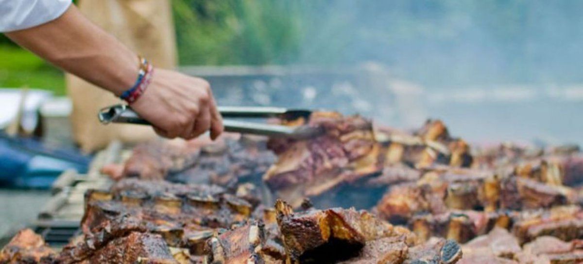 No pinchar ni cortar la carne.