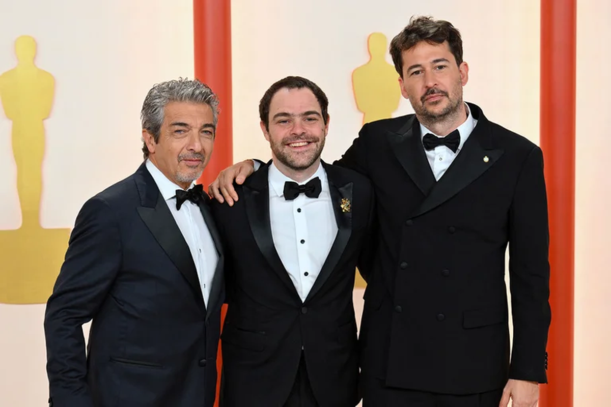 Ricardo Darín, Peter Lanzani y Santiago Mitre en los Premios Óscar 2023.