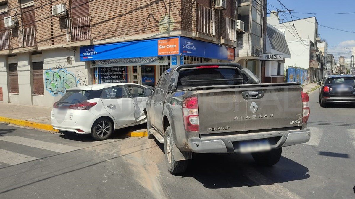 El siniestro vial se produjo en la intersección de Hipólito Irigoyen y 9 de Julio