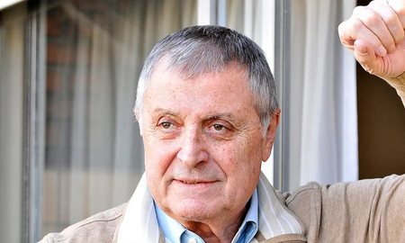 A pesar de estar inmunizado con las dos dosis de la vacuna Sinopharm, Gino Renni se contagió covid y continúa luchando por su vida. A pesar de estar inmunizado con las dos dosis de la vacuna Sinopharm, Gino Renni se contagió covid y continúa luchando por su vida.