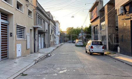 El violento hecho ocurrió dentro de un garage ubicado en Pasaje Pérez, entre Sarmiento y Alberdi. El violento hecho ocurrió dentro de un garage ubicado en Pasaje Pérez, entre Sarmiento y Alberdi.