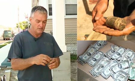 Encontró paquetes con dólares de 1934 mientras trabajaba en su jardín