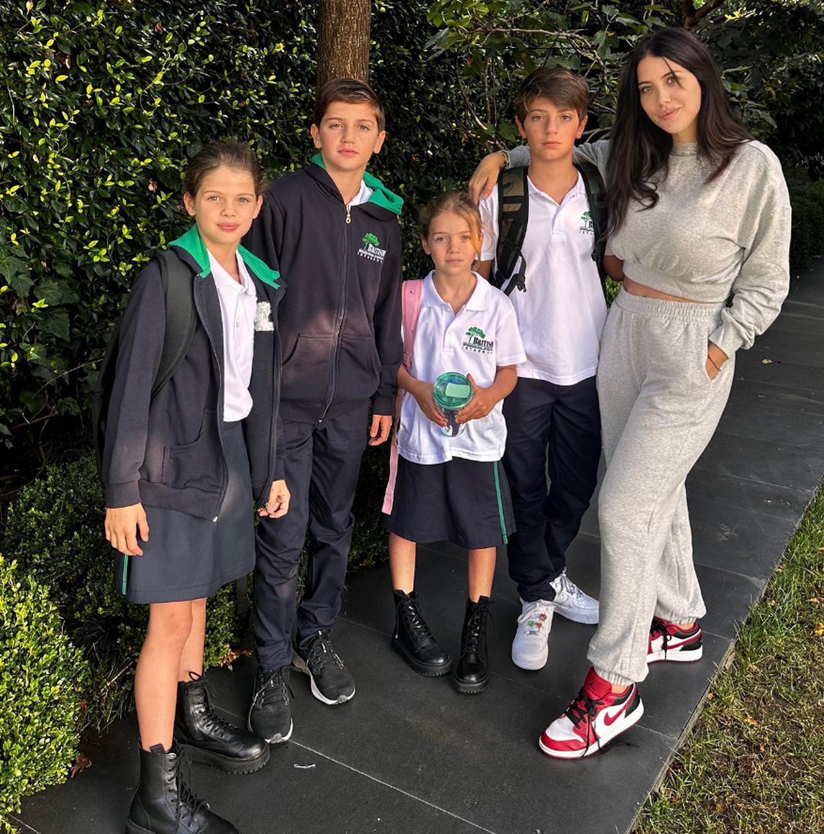 Wanda Nara acompañó a sus hijos al primer día de clases. Wanda Nara acompañó a sus hijos al primer día de clases.