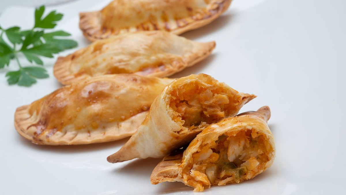 Las empanadas de atún se destacan por su sabor único y su facilidad en el armado. Las empanadas de atún se destacan por su sabor único y su facilidad en el armado.
