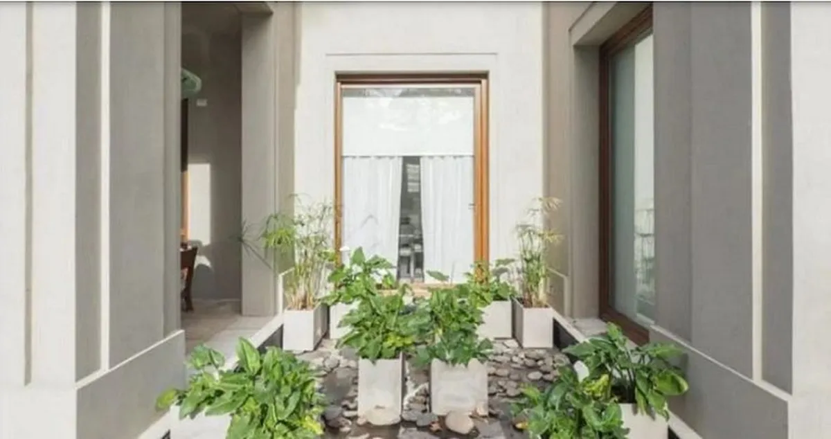 Lali Espósito vive en una increíble casa ubicada en un exclusivo barrio.