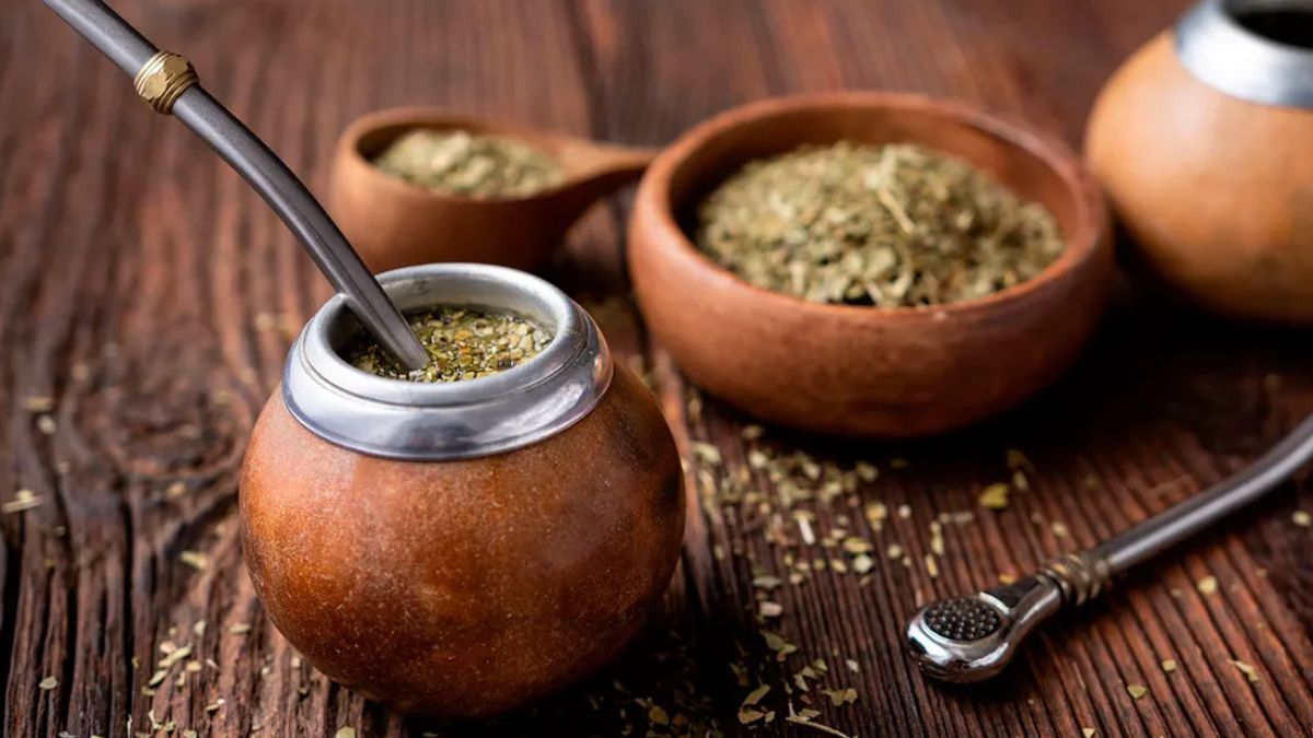 El coco rallado se suma como alternativa natural y saludable para endulzar el mate sin azúcar ni miel. El coco rallado se suma como alternativa natural y saludable para endulzar el mate sin azúcar ni miel.
