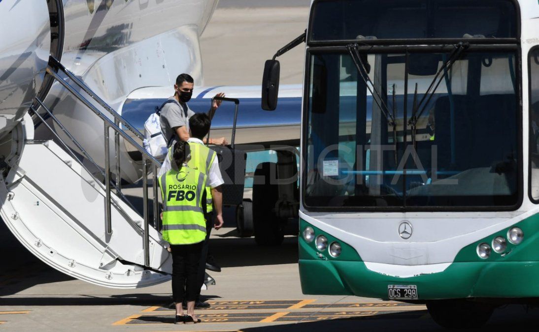 Ángel Di María, compañero de Messi en el PSG y la Selección Argentina, volvió al país en el mismo avión que el capitán del seleccionado.