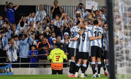 Argentina tuvo un primer tiempo brillante ante Brasil. Argentina tuvo un primer tiempo brillante ante Brasil.