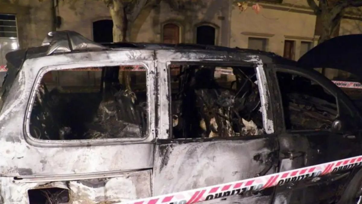 Una mujer de Santiago del Estero prendió fuego el auto de su marido como venganza.