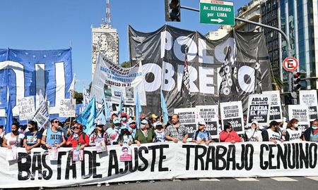 La jornada de protesta es el resultado de más de 450 asambleas que se realizaron el miércoles pasado en barrios populares de todo el país. La jornada de protesta es el resultado de más de 450 asambleas que se realizaron el miércoles pasado en barrios populares de todo el país.