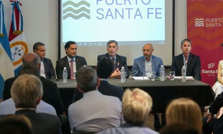 a reunión se desarrolló en el Salón de Usos Múltiples del Puerto de Santa Fe. a reunión se desarrolló en el Salón de Usos Múltiples del Puerto de Santa Fe.