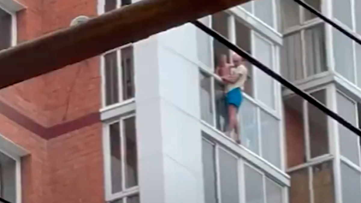 Socorristas y bomberos de la ciudad de Irkutsk