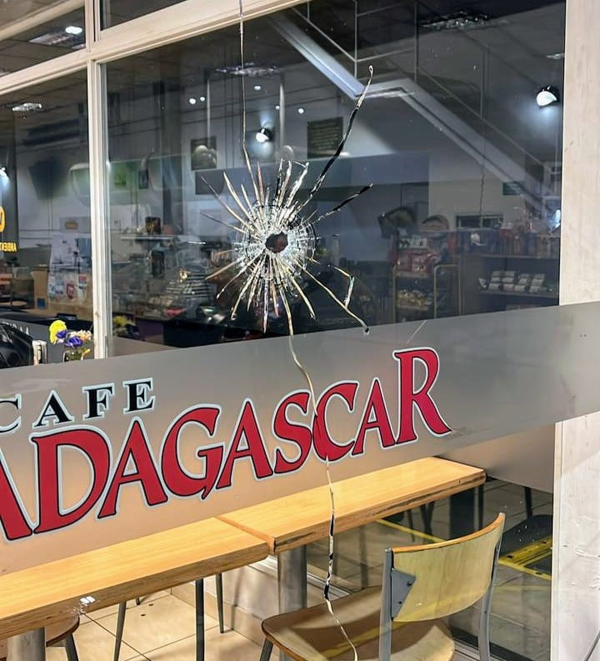 Otra de las balaceras ocurrió en el bar de una estación de Servicio Otra de las balaceras ocurrió en el bar de una estación de Servicio