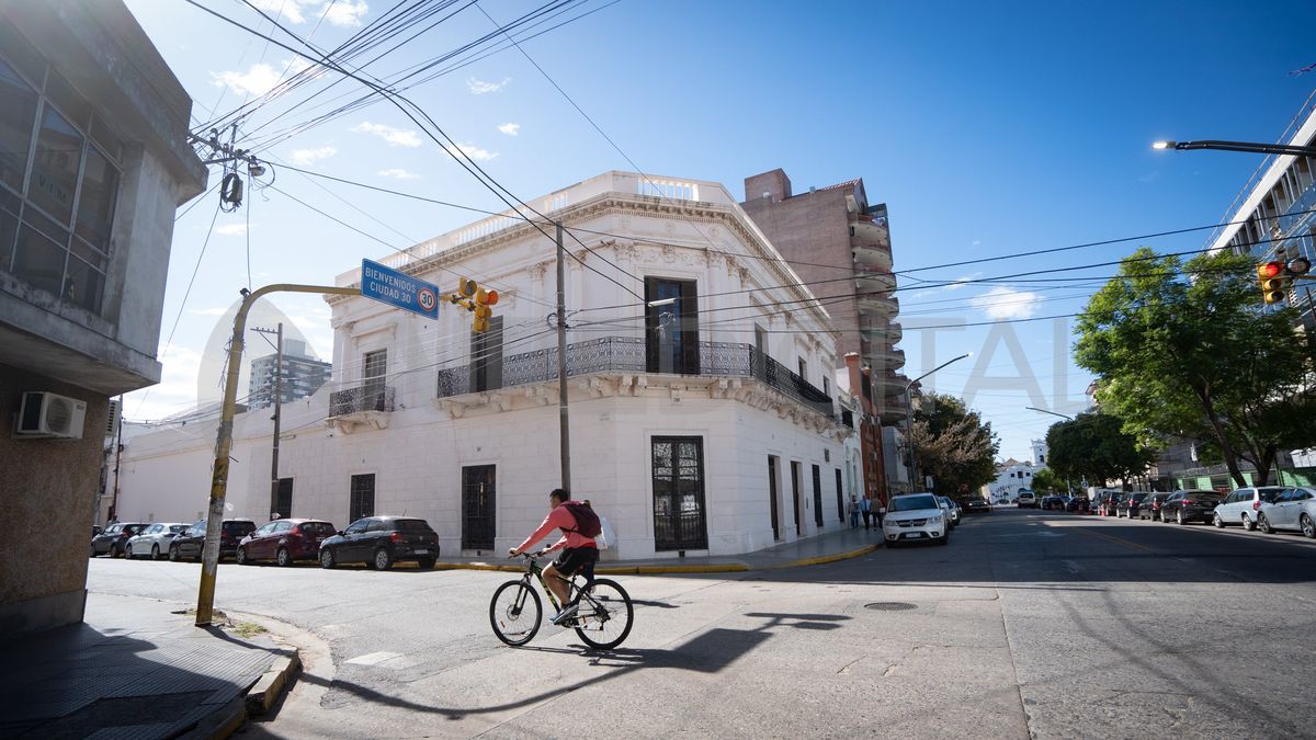 Los arqueólogos del Museo Etnográfico aprovecharon los trabajos de restauración de la Casa del Brigadier para excavar una de las habitaciones. Descubrieron restos valiosos para reconstruir la historia de la ciudad. Los arqueólogos del Museo Etnográfico aprovecharon los trabajos de restauración de la Casa del Brigadier para excavar una de las habitaciones. Descubrieron restos valiosos para reconstruir la historia de la ciudad.
