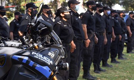 El gobierno de la provincia, a través del Ministerio de Seguridad, capacita a la Policía de Santa Fe con la Guía para la recepción y registro de denuncias por violencia de género contra personal policial. El gobierno de la provincia, a través del Ministerio de Seguridad, capacita a la Policía de Santa Fe con la Guía para la recepción y registro de denuncias por violencia de género contra personal policial.