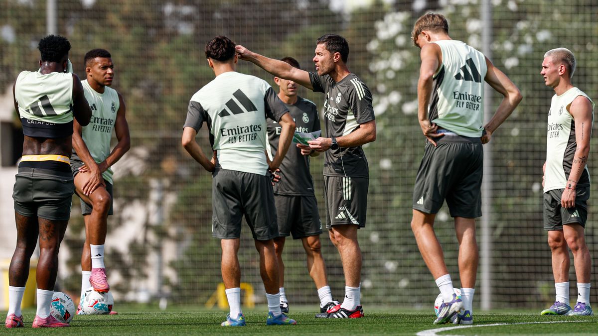 Franco Mastantuono en el entrenamiento del Real Madrid. Franco Mastantuono en el entrenamiento del Real Madrid.