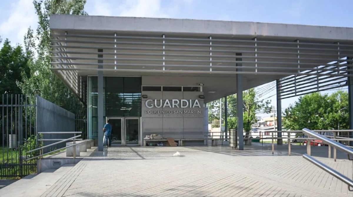 Una de las banderas apareció en el policlínico San Martín de Rosario.