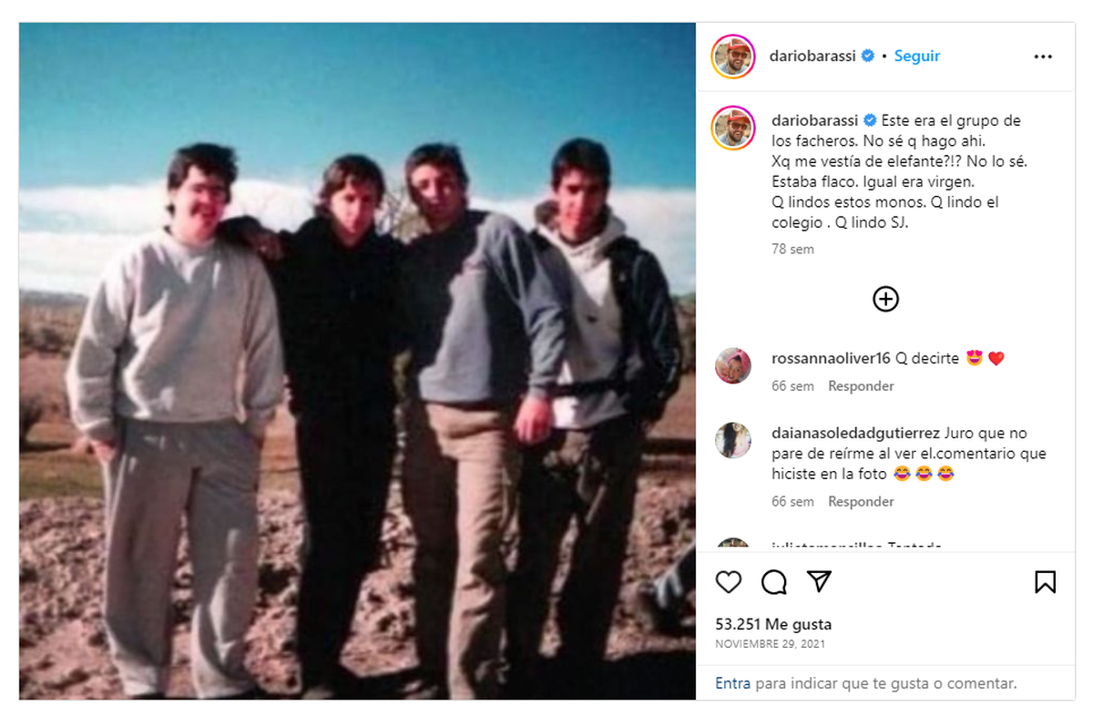 Darío Brassi junto a sus compañeros de colegio. 