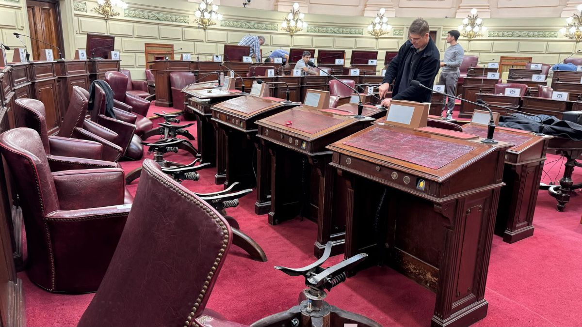 El recinto para la convención reformadora de la Constitución de Santa Fe tendrá pupitres más angostos. El recinto para la convención reformadora de la Constitución de Santa Fe tendrá pupitres más angostos.