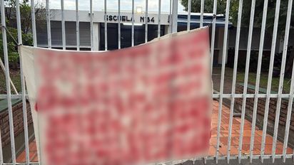 Rosario: dejaron banderas vinculadas a bandas criminales en dos escuelas y suspendieron las clases en una de ellas