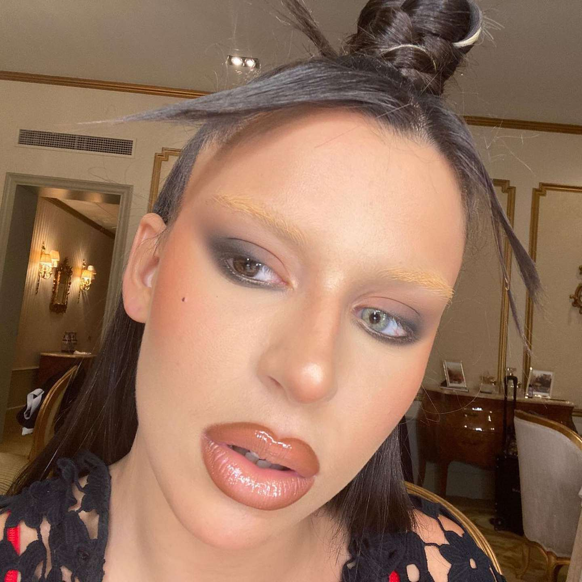 Pos&oacute; en las redes con un look geisha muy llamativo.&nbsp;
