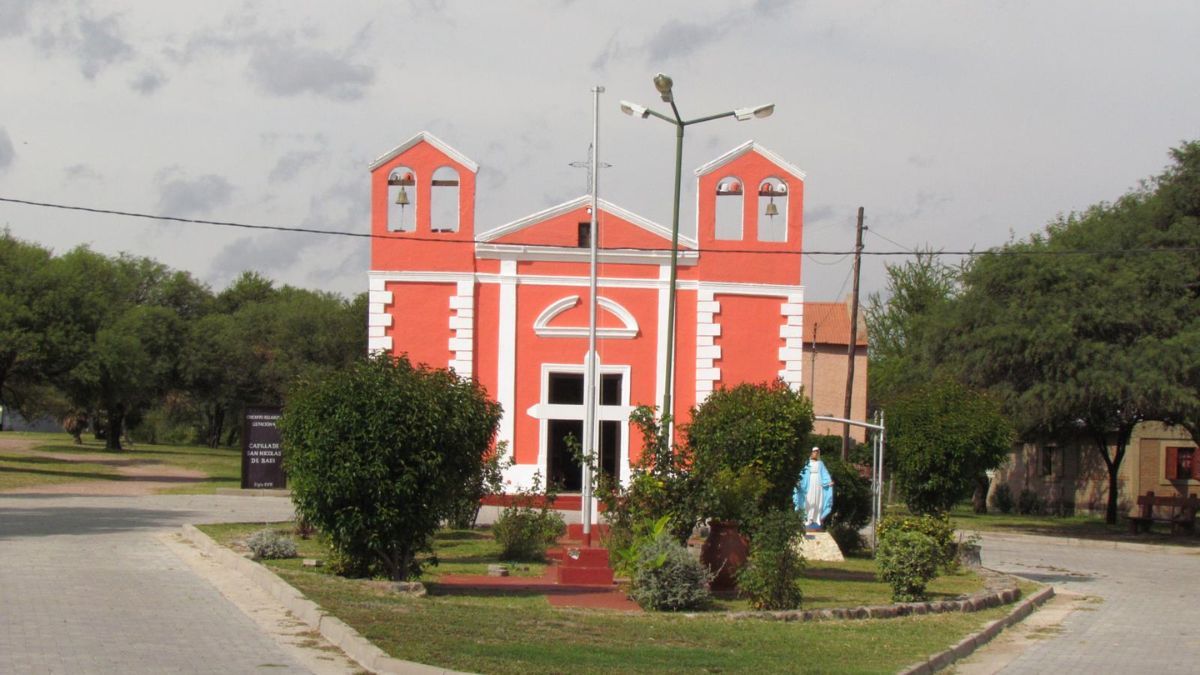 La Capilla San Nicolás de Bari, un ícono de la tradición religiosa de Charbonier. La Capilla San Nicolás de Bari, un ícono de la tradición religiosa de Charbonier.