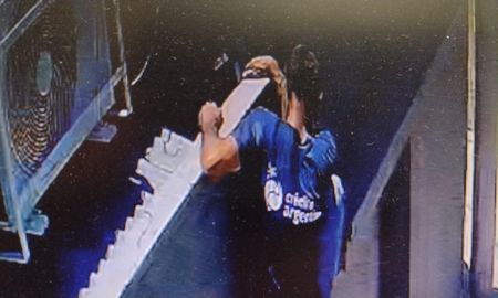 Se robó una bicicleta saltando sobre la terraza de una casa en barrio Mariano Comas. Se robó una bicicleta saltando sobre la terraza de una casa en barrio Mariano Comas.