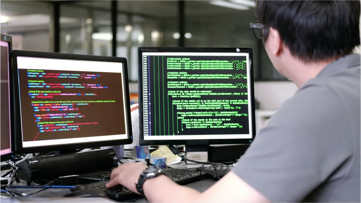 Cada vez más jóvenes optan por estudiar carreras cortas que tengan mucha demanda en el mercado laboral.