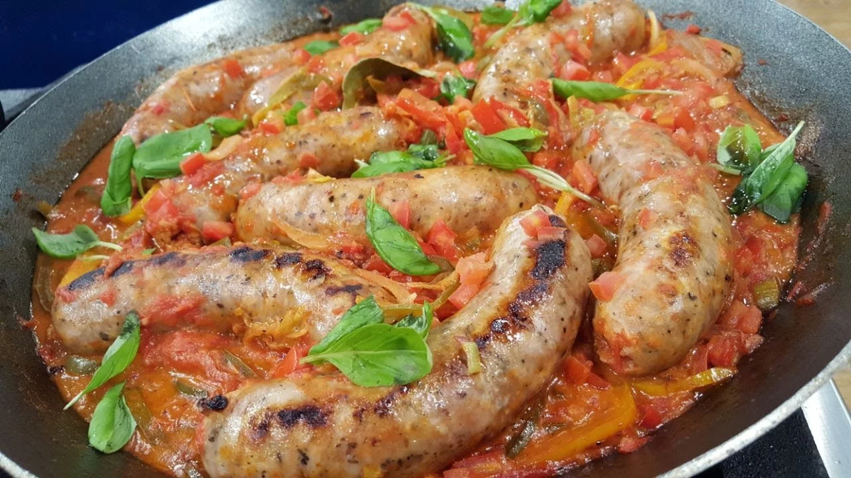 Los chorizos caseros son deliciosos y muy sencillos de hacer en casa. Los chorizos caseros son deliciosos y muy sencillos de hacer en casa. 
