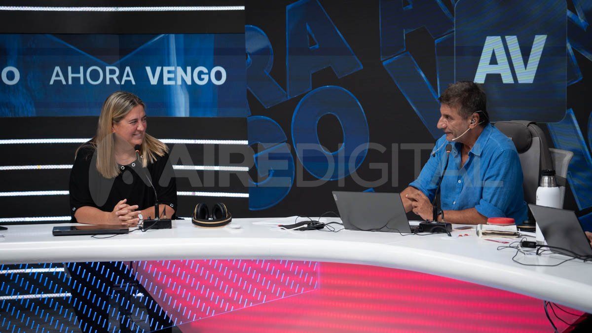 Silvia Busaniche durante la entrevista con Luis Mino en Ahora Vengo por AIRE. Silvia Busaniche durante la entrevista con Luis Mino en Ahora Vengo por AIRE.
