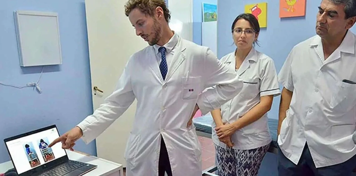 Ramiro Olleac, el médico que logró que un adolescente volviera a caminar.