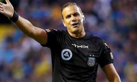 Escándalo con el VAR: el árbitro de Gimnasia-Sarmiento reconoció su error tras por un insólito gol anulado. Escándalo con el VAR: el árbitro de Gimnasia-Sarmiento reconoció su error tras por un insólito gol anulado.