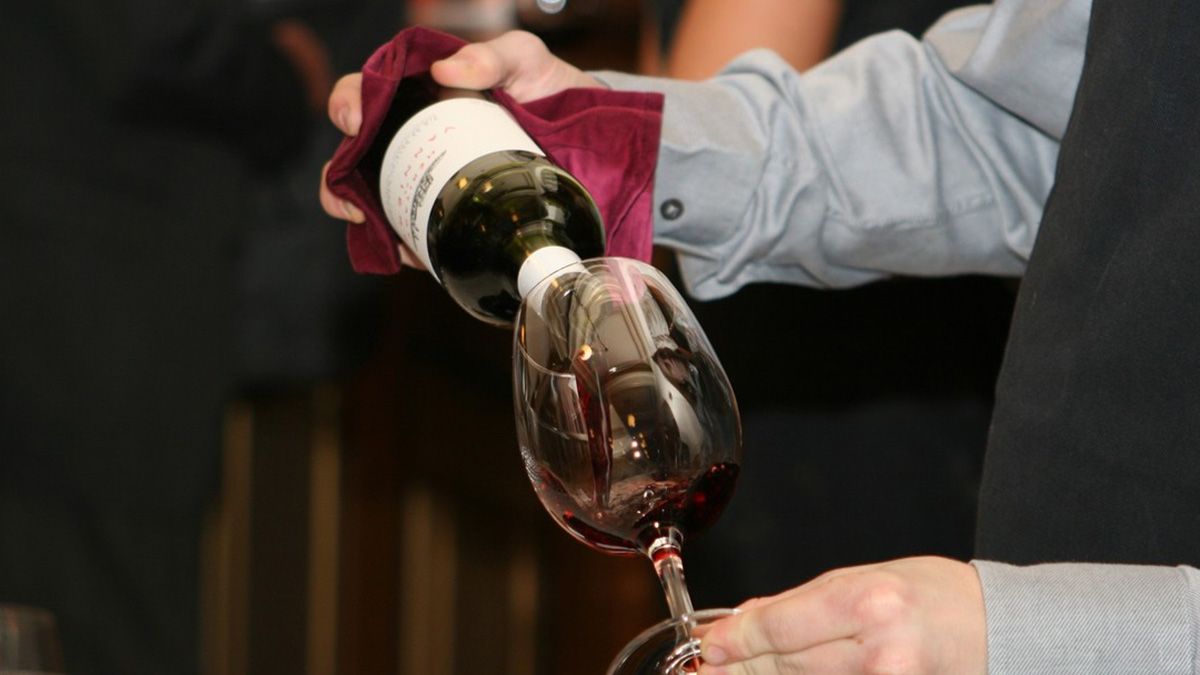 Pocos lo saben: para qué sirven las hendiduras en las botellas de vino Pocos lo saben: para qué sirven las hendiduras en las botellas de vino