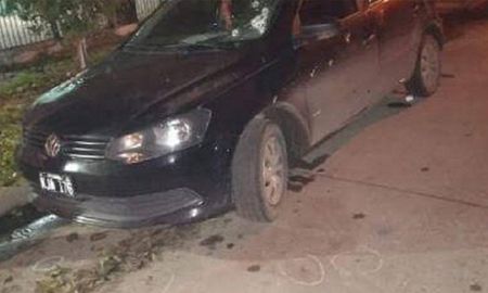 Cinco delincuentes intentaron asaltar a un policía que se defendió a los tiros y mató a un ladrón