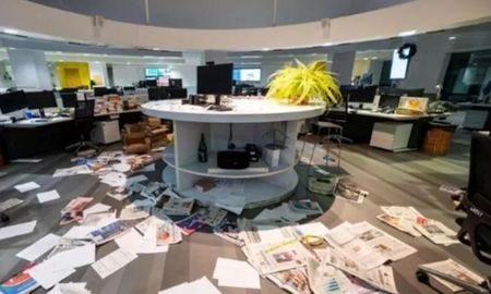Ataque de activistas pro palestinos al diario La Stampa, en Turín, Italia. Ataque de activistas pro palestinos al diario La Stampa, en Turín, Italia.