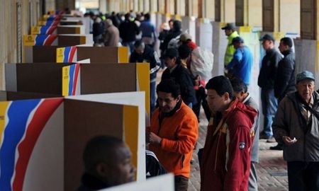 Entre las 8 y las 16 (10 y 18 de Argentina), cerca de 38 millones de ciudadanos están habilitados para elegir en primera vuelta al sucesor de Iván Duque en 110.758 mesas ubicadas en 12.262 centros de votación en el país. Entre las 8 y las 16 (10 y 18 de Argentina), cerca de 38 millones de ciudadanos están habilitados para elegir en primera vuelta al sucesor de Iván Duque en 110.758 mesas ubicadas en 12.262 centros de votación en el país.