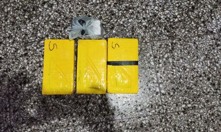 La cocaína iba dentro de una mochicla que uno de los motociclistas. La cocaína iba dentro de una mochicla que uno de los motociclistas.