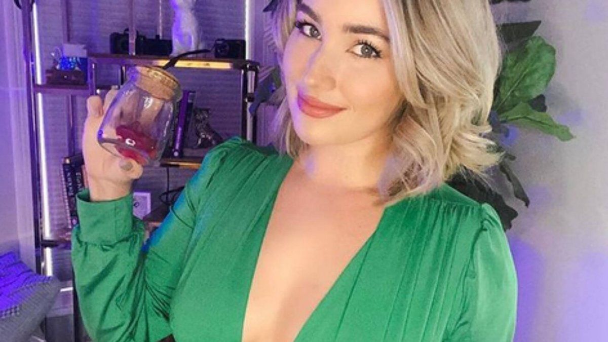 Una influencer guarda sus gases y los vende: ganó 50 mil dólares en una semana