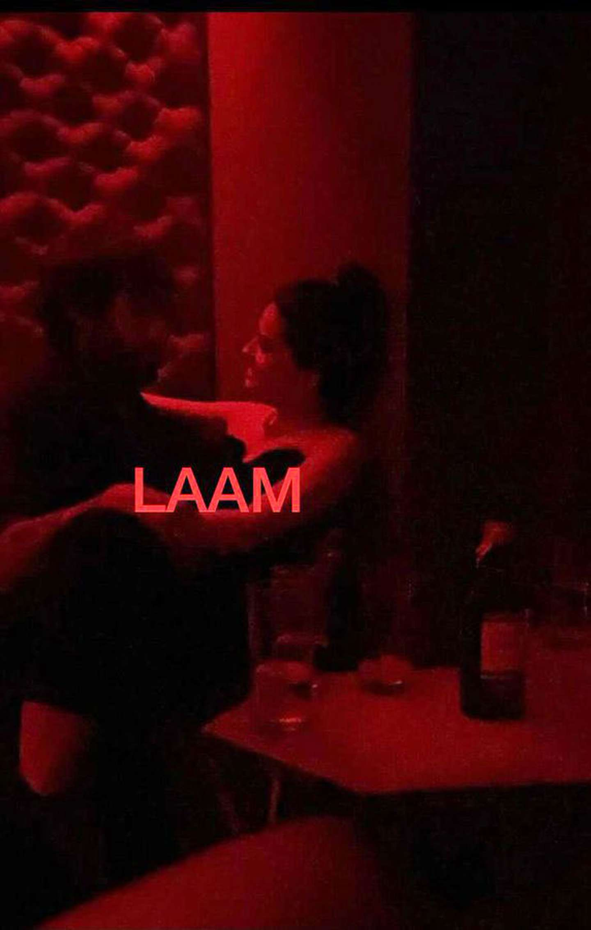 La foto de la China Su&aacute;rez y Armando Mena Navare&ntilde;o a los besos.